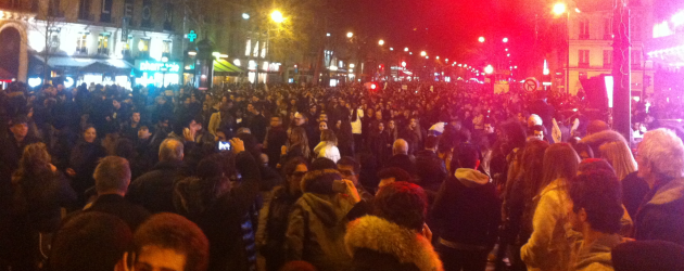 Marche silencieuse entre République et Bastille pour rendre hommage aux victimes de la fusillade de Toulouse